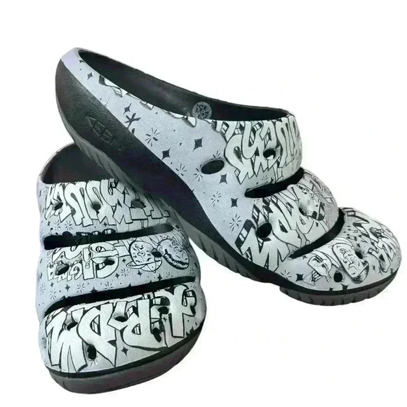 KEEN Men's Yogui Arts Clog US 13 EU 47 EUC light weight GREY graffiti - Picture 3 of 11